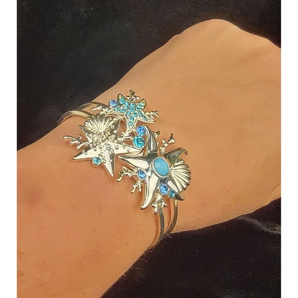 Hinged Starfish and Seashell Bracelet with Blue Rhinestones - Picture 8 of 11